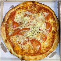 Tomaten, kaas, mozzarella, verse tomaat, verse knoflook, ui en oregano