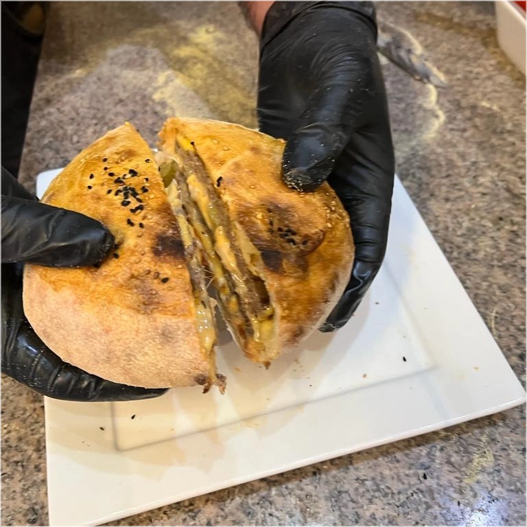 CALZONE BOMBA BURGER